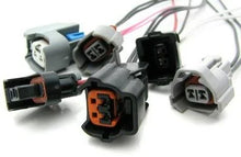 Load image into Gallery viewer, DeatschWerks Sumitomo Electrical Connector Housing &amp; Pins for Re-Pining - Main Product View