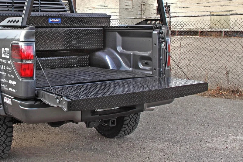 Deezee 08-16 Ford SuperDuty Tailgate Protector Full Black-Tread - Side View