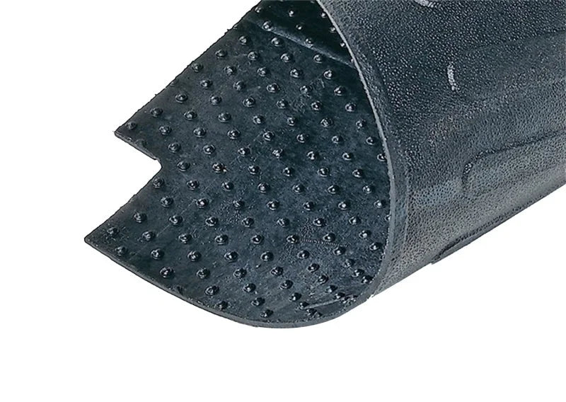 Deezee 20-23 Chevrolet Silverado Heavyweight Bed Mat - Custom Fit 6.9Ft Bed (Lined Pattern) - Detail View