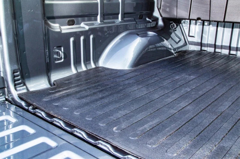 Deezee 88-00 Chevrolet/GMC C/K Pickup Heavyweight Bed Mat - Custom Fit 8Ft Bed (Lined Pattern) - Installation View