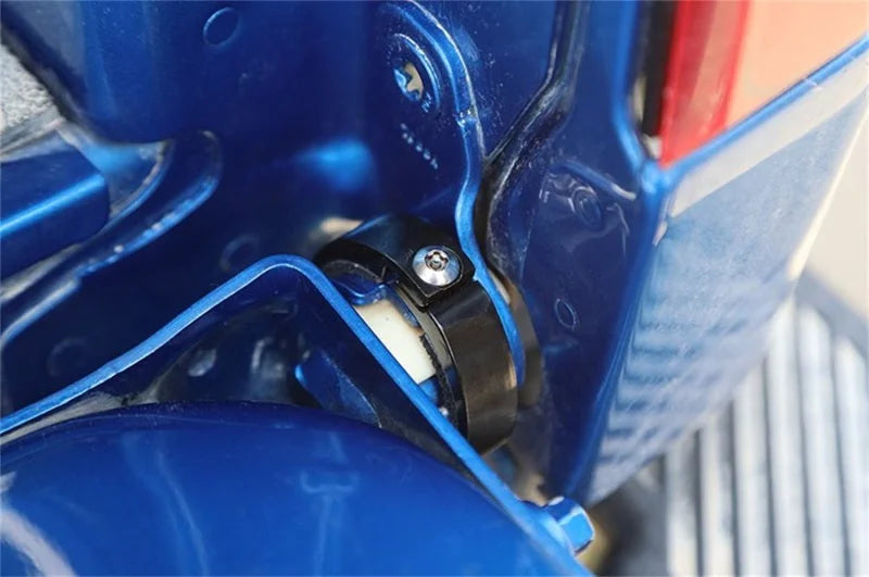 Deezee Universal Chevrolet Silverado/ColoradoTundra Tailgate Lock - Installation View