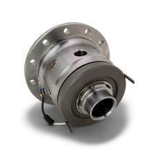 Load image into Gallery viewer, Eaton ELocker4 Differential Dana 70 35 Spline 4.10 &amp; Down Ratio - Installation View