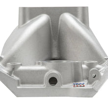 Load image into Gallery viewer, Edelbrock Manifold Chevy BB 9 8 Deck (Short) Super Victor 565 Thick Flange Rect Port Heads - Installation View