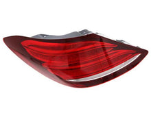 Load image into Gallery viewer, EiKO Automotive Lighting Taillight LUS7922 - Main Product View