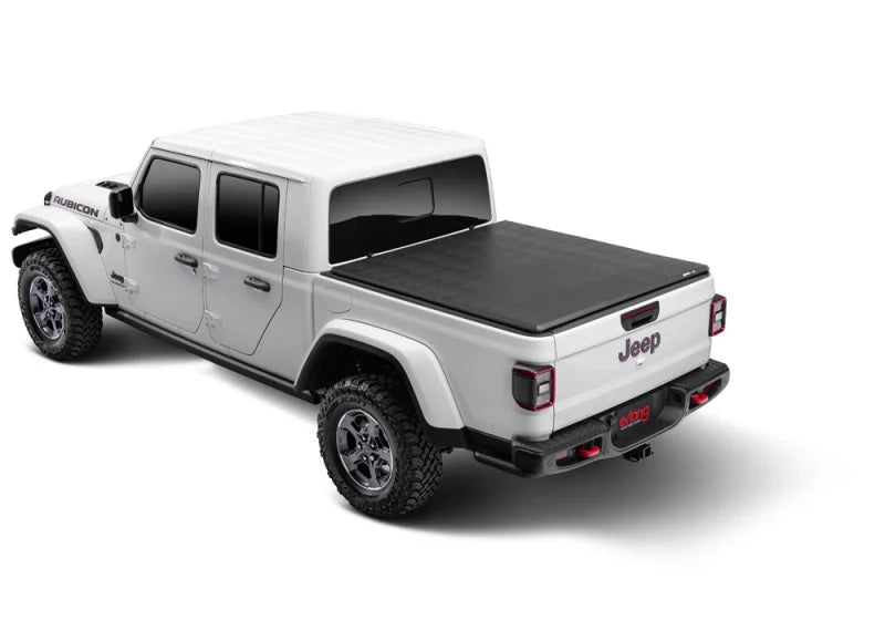 Extang 2020 Jeep Gladiator (JT) (w/wo Rail System) Trifecta 2.0 - Side View