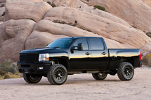 Load image into Gallery viewer, Fabtech 11-19 GM C/K2500HD/3500HD 4in Ultimate System w/Perf. Shocks - Side View