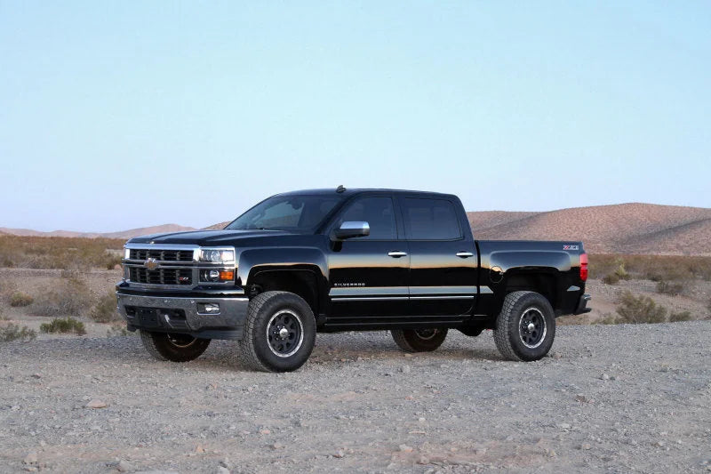 Fabtech 14-18 GM K1500 w/OE Alum. UCA 4in Budget UCA System w/Rear Perf. Shocks - Side View