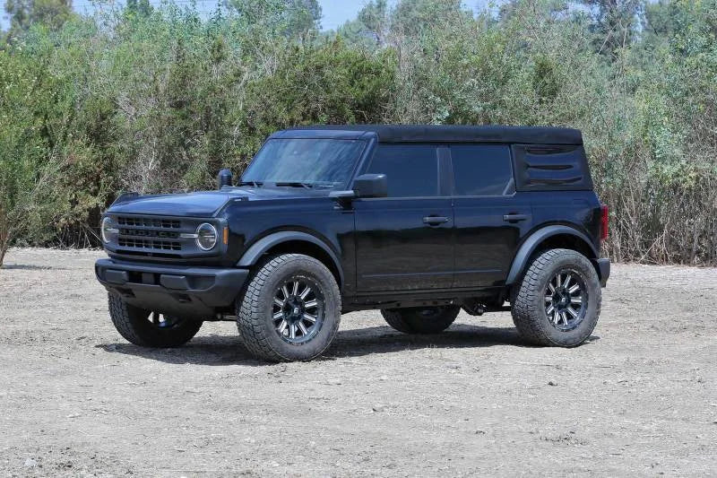 Fabtech 2021+ Ford Bronco 4WD 1.5in Leveling System - Side View