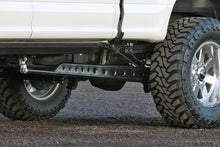 Load image into Gallery viewer, Fabtech 2023+ Ford F250/F350 4WD Super Duty Floating Rear Traction Bar System - Side View