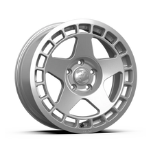 Load image into Gallery viewer, Fifteen52 Turbomac 18x8.5 / 5x108 BP / +42mm Offset Speed Silver Wheel - Detail View