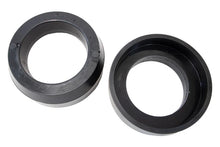 Load image into Gallery viewer, Fishbone Offroad 07-14 FJ Cruiser 1.5In Rear Leveling Kit - Side View