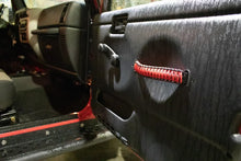 Load image into Gallery viewer, Fishbone Offroad 97-06 Jeep Wrangler Paracord Door Handles - Black/Red - Additional View 5