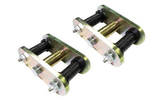 Load image into Gallery viewer, Fishbone Offroad Front Greasable Shackles fits 1976-1986 Jeep CJ-7 - Installation View