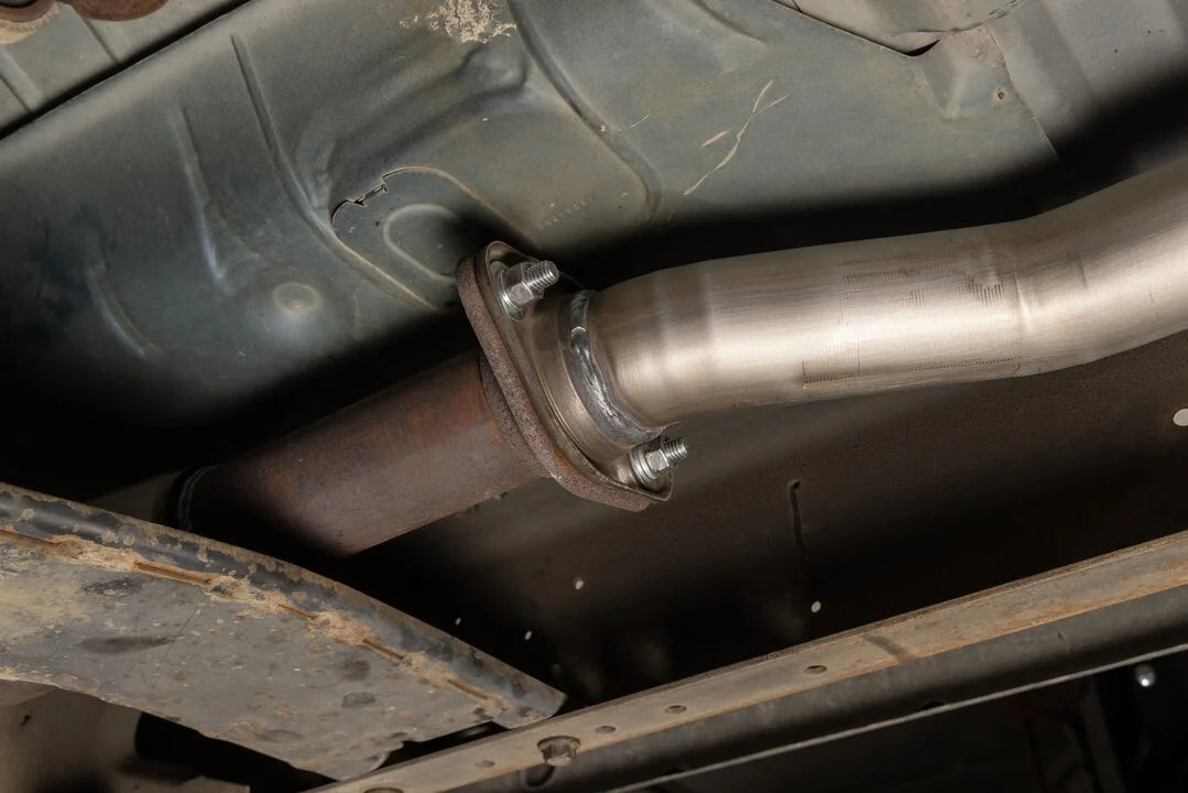 Flowmaster Flow FX Cat-back Exhaust System fits 1994-1995 Chevrolet C1500 / K1500 / GMC C1500 / K1500 - Installation View
