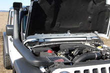 Load image into Gallery viewer, Flowmaster Flowmaster Delta Force Performance Air Intake fits 2018-2025 Jeep Gladiator / Wrangler - Additional View 6