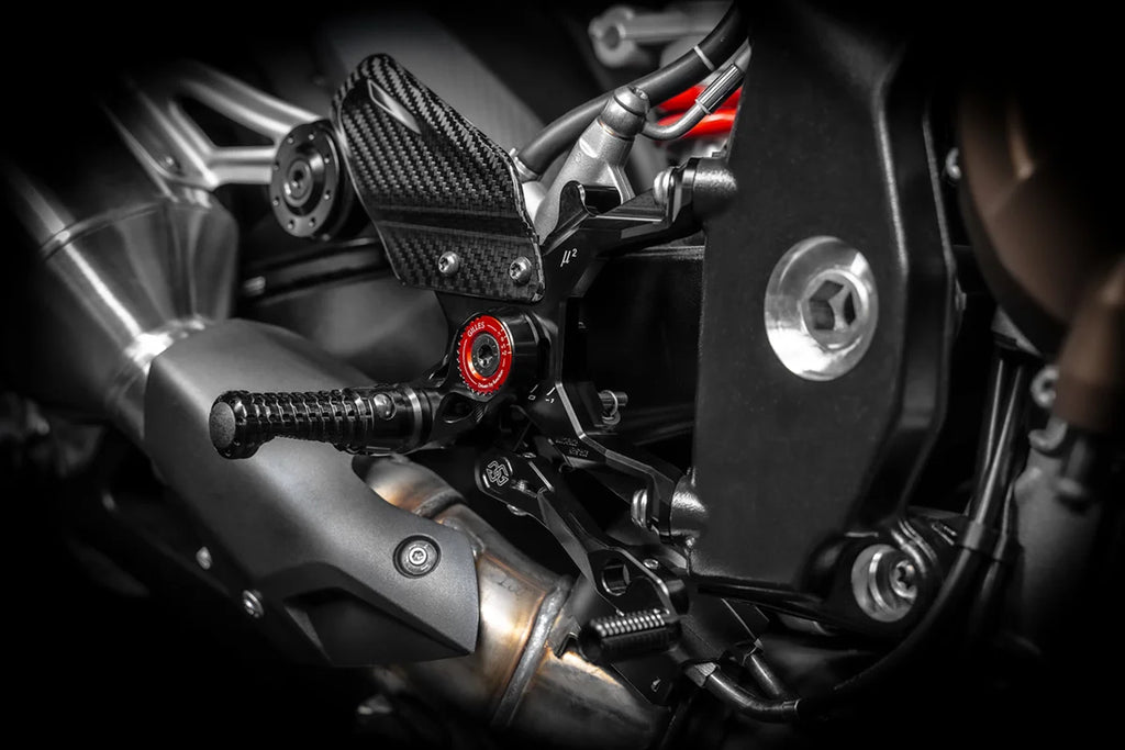 Gilles Tooling MUE2 Rearset - Black - BMW - Installation View