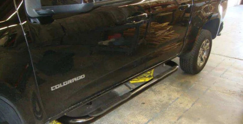 Go Rhino 15-20 Chevrolet Colorado 4000 Series SideSteps - Cab Length - Black - Installation View