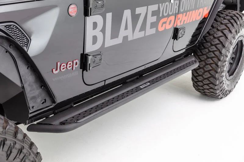 Go Rhino 17-20 Ford F-150 Raptor Dominator Extreme DSS SideSteps Complete Kit w/SideStep + Brkts - Detail View