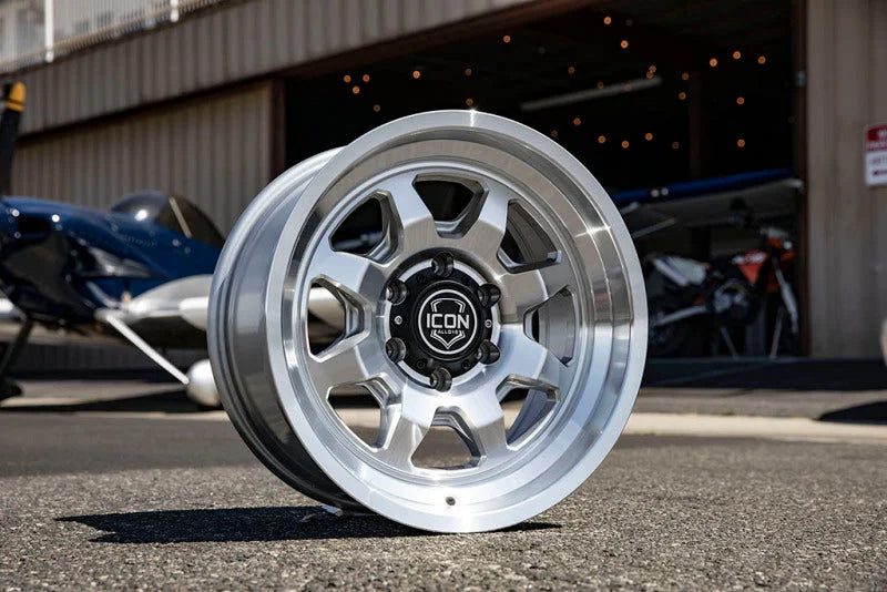 ICON Nuevo 17 X 8.5 5 X 5 6mm Offset 4.5in BS Silver Machined - Installation View