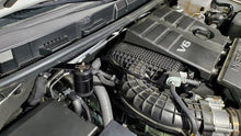 Load image into Gallery viewer, J&amp;L 2022-2025 Nissan Frontier 3.8L V6 Passenger Side Oil Separator 3.0 - Black Anodized - Side View