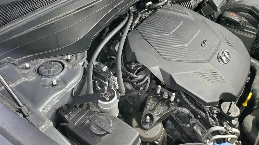 J&L 20-25 Hyundai Palisade / Kia Telluride 3.8L Oil Separator 3.0 Passenger Side - Clear Anodize - Detail View
