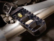Load image into Gallery viewer, Joker Machine Footpeg - Serrated - Narrow - Black 08-61-4B - Side View