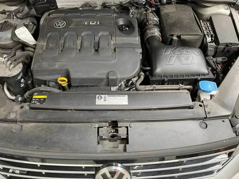 K&N Performance Intake Kit Volkswagen 1.6/2.0L TDi Enclosed Airbox - Side View