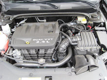 Load image into Gallery viewer, K&amp;N Replacement Air Filter CHRYSLER SEBRING 2.0L-L4; 2007 - Installation View