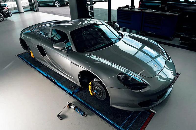 KW 04-05 Porsche Carrera GT Special Edition HLS4 V5 Coilover Kit w/ Red & Blue Springs - Side View