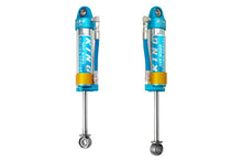 Load image into Gallery viewer, King Shocks 96-04 Toyota Tacoma (6 Lug) Rear 2.5 Dia Piggy Hose Reservoir Shock (Pair) - Side View