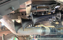 Load image into Gallery viewer, Kleinn 17-22 Ford F-250/ F-350 Onboard Air System w/ Model 730 Horns - Additional View 6
