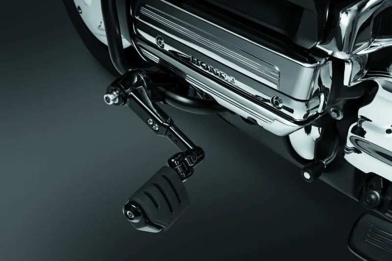 Kuryakyn Ergo III Adjustable Mount With Trident Dually ISO Pegs Gloss Black - Detail View