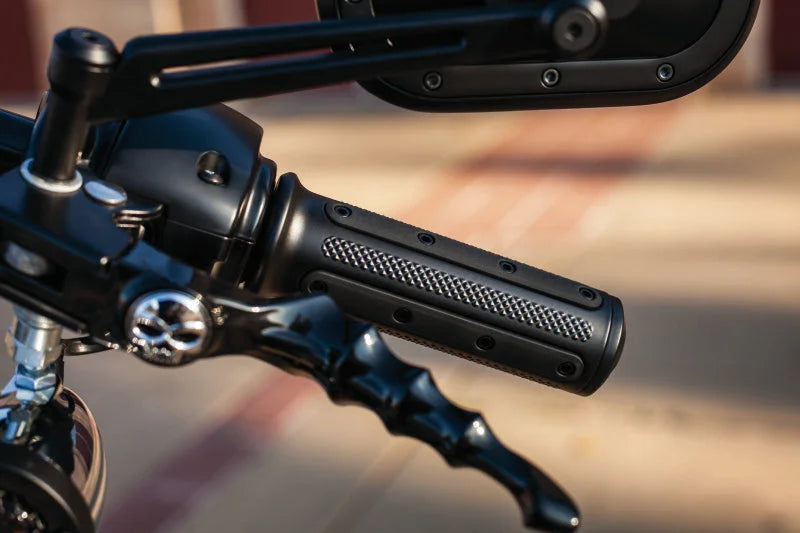 Kuryakyn Heavy Industry Grips Dual Cable Black - Detail View