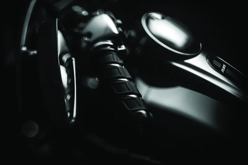 Kuryakyn Kinetic Grips Black - Additional View 5