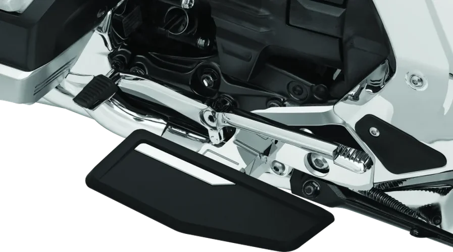 Kuryakyn Omni Driver Floorboards Chrome - Detail View