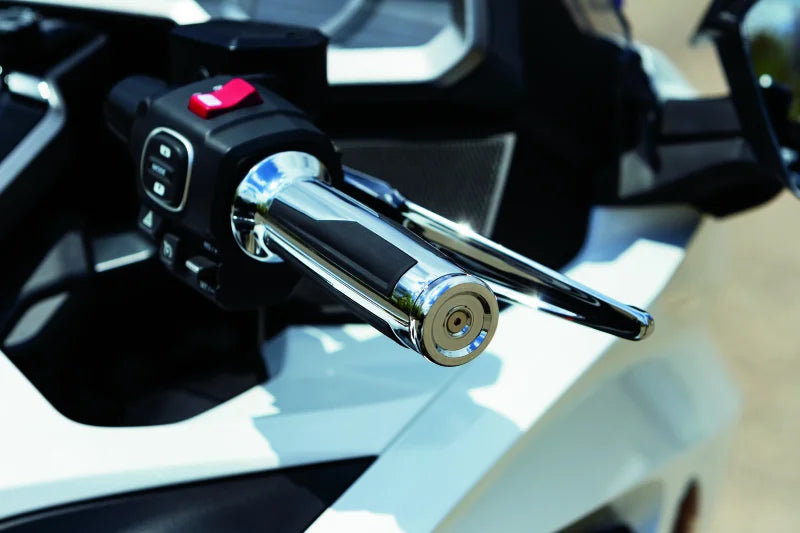 Kuryakyn Omni Grips Chrome - Installation View