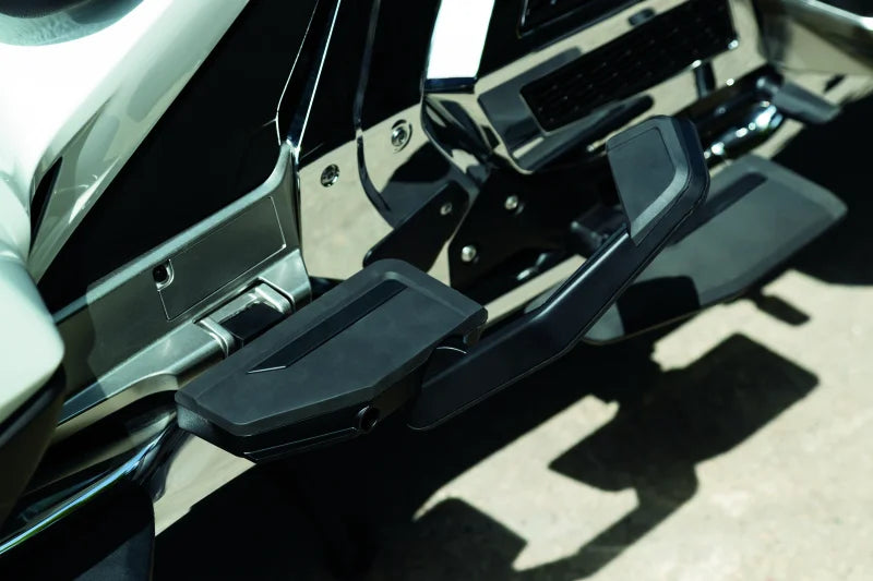 Kuryakyn Omni Transformer Passenger Flooboards Black - Installation View