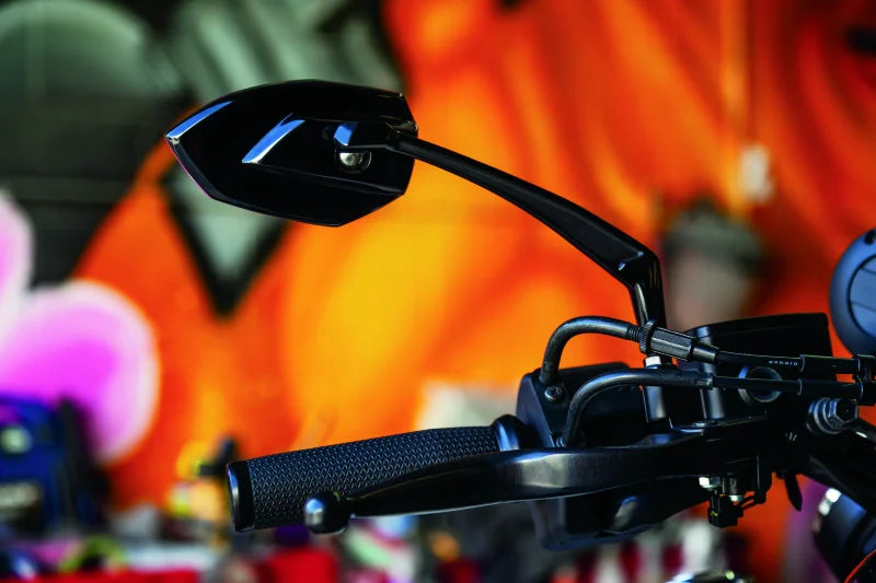 Kuryakyn Thresher Grip Metric Black - Installation View