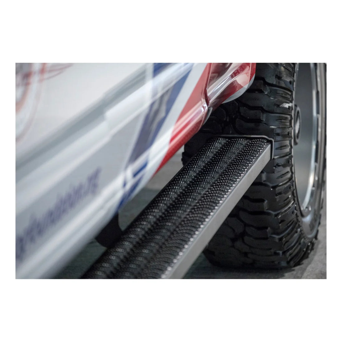 LUVERNE Grip Step 7" x 88" Black Aluminum Running Boards, Select Ford Super Duty 415088-401723 - Installation View