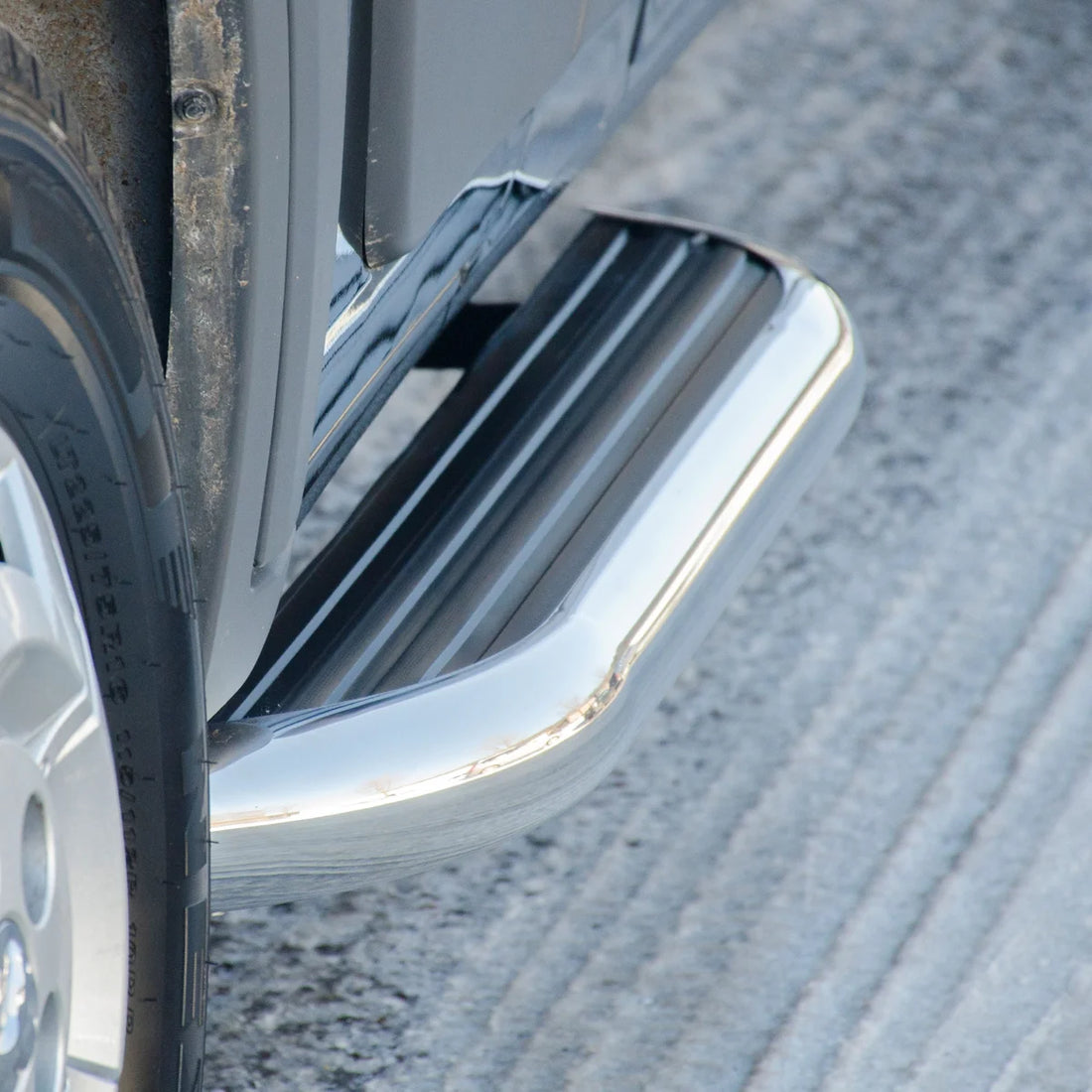 LUVERNE MegaStep 6-1/2" x 36", 100" Aluminum Running Boards, Select Ram ProMaster 575100-571477 - Side View