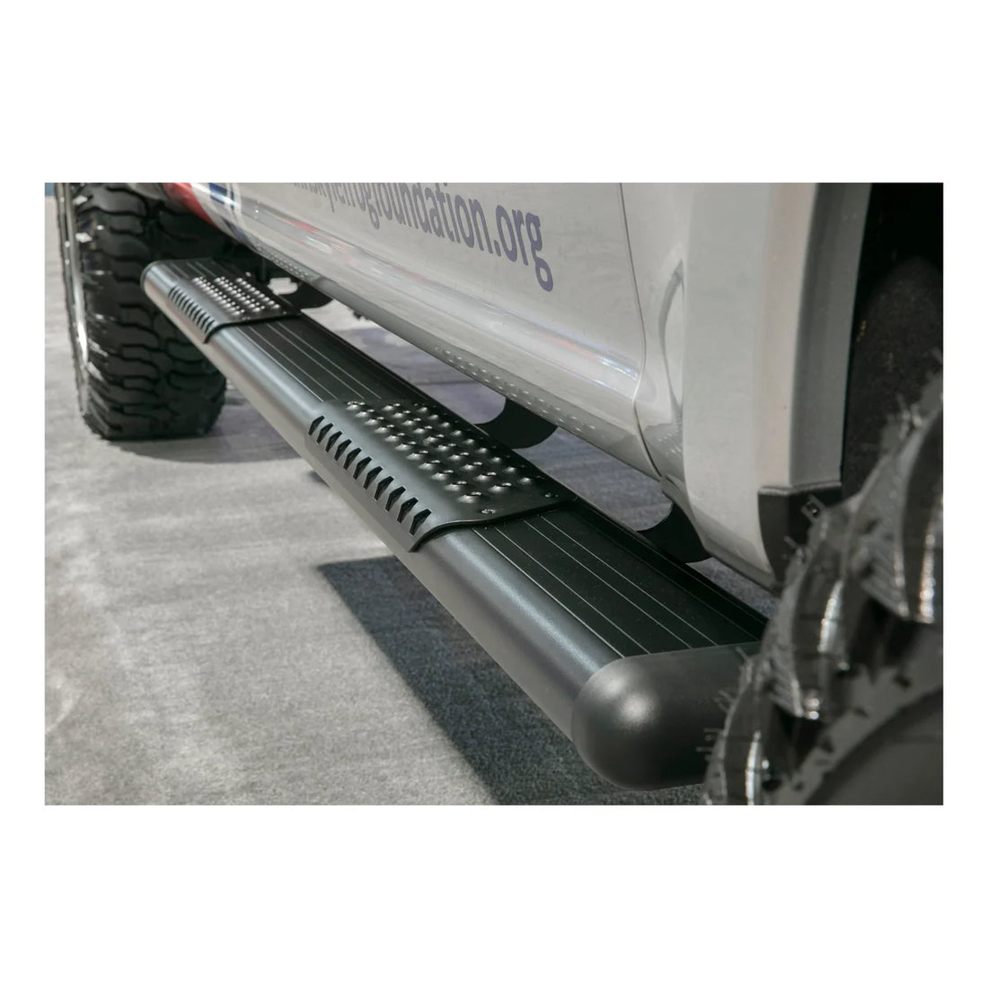 LUVERNE O-Mega II 6" x 88" Black Aluminum Side Steps, Select Ford F-Series 584088-571523 - Additional View 6