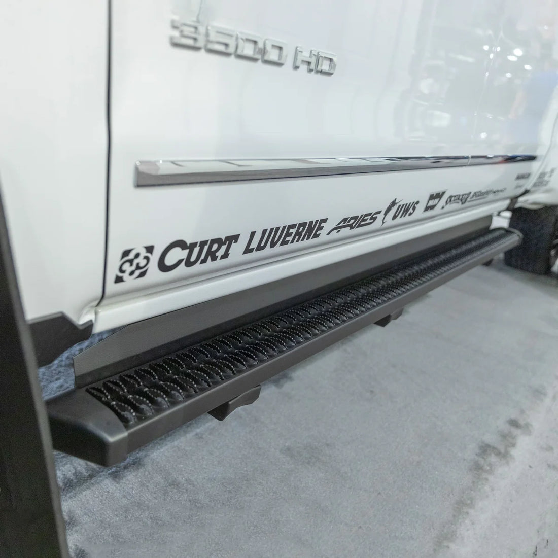 LUVERNE SlimGrip 5" x 88" Black Aluminum Running Boards, Select Silverado, Sierra Crew 416088-4055105 - Back View