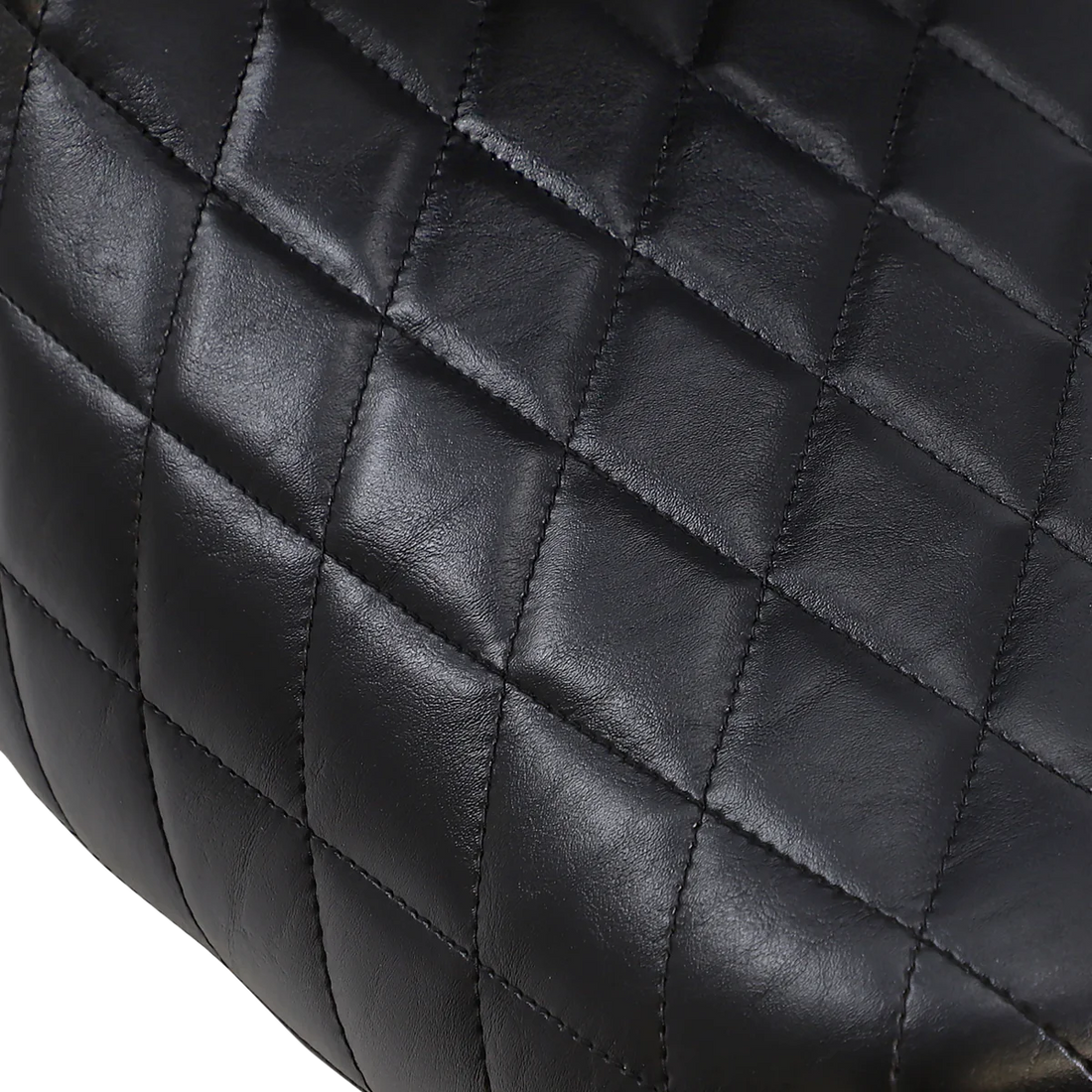 Le Pera Cherokee Seat - Diamond - Black - Softail '18-'23 LYR-020DM - Installation View