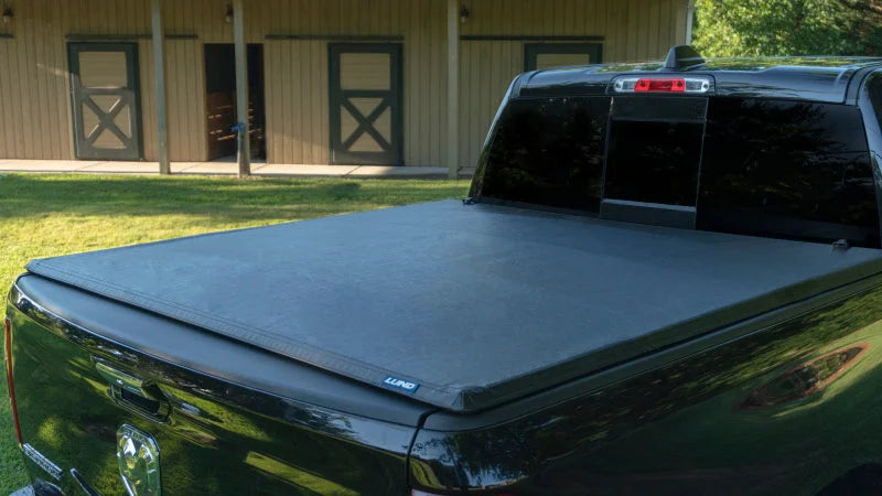 Lund 07-13 Chevy Silverado 1500 (6.5ft. Bed) Genesis Tri-Fold Tonneau Cover - Black - Additional View 7