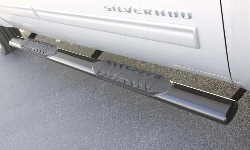 Lund 15-17 Chevy Colorado Crew Cab 5in. Oval Straight SS Nerf Bars - Polished - Installation View