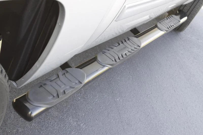 Lund 19 Chevy Silverado 1500 CrewCab (6.5ft Bed Rocker Panel Mount) 5inOval WTW SS NerfBars-Polished - Installation View