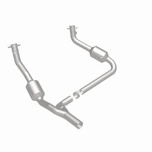 Load image into Gallery viewer, MagnaFlow 10-11 Jeep Wrangler 3.8L OEM Direct-Fit Catalytic Converter - Installation View