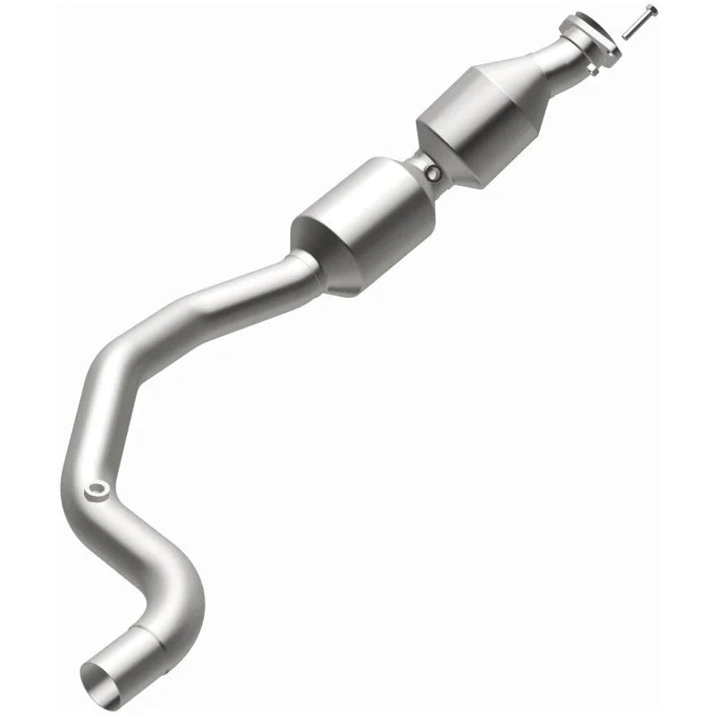 MagnaFlow 13-17 Range Rover V8 5 OEM Underbody Direct Fit EPA Compliant Catalytic Converter - Installation View