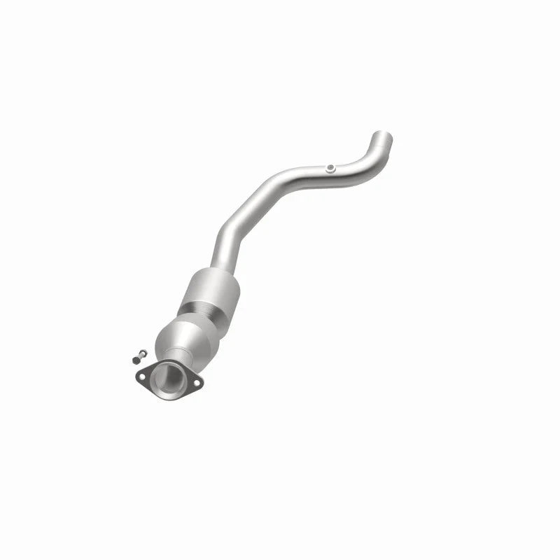 MagnaFlow 13-17 Range Rover V8 5 OEM Underbody Direct Fit EPA Compliant Catalytic Converter - Installation View