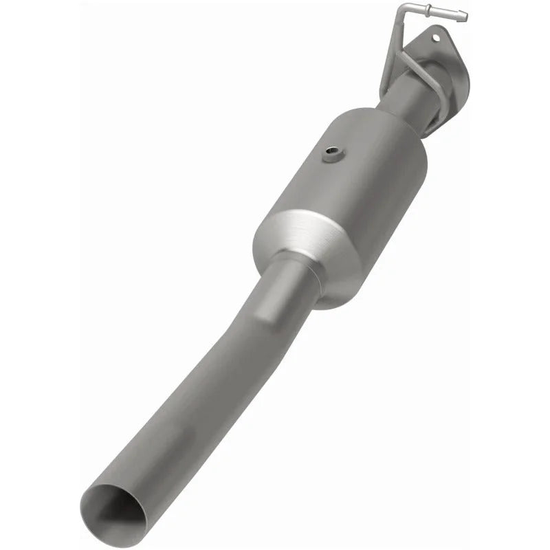 MagnaFlow 16-19 Ford F-53 V10 6.8L Underbody Direct-Fit Catalytic Converter - Installation View